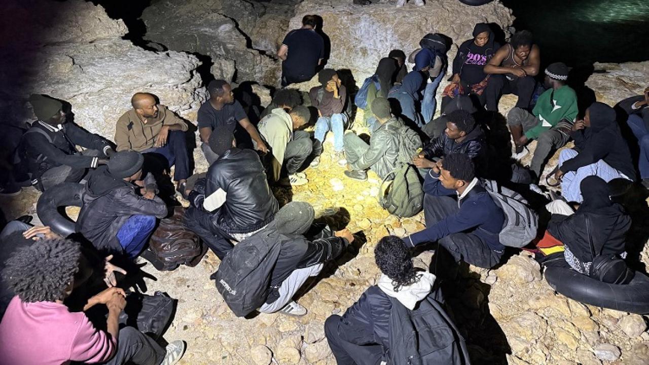 Ege Denizi’nde 39 düzensiz göçmen yakalandı, 8 kişi kurtarıldı