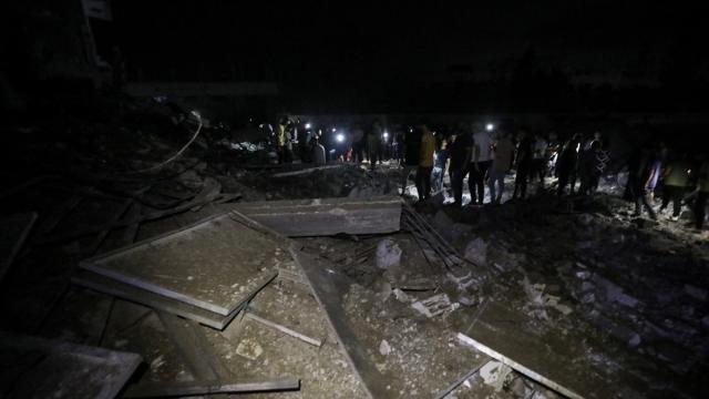 Katil İsrail, ateşkese rağmen yine Gazze'ye saldırdı haber görseli
