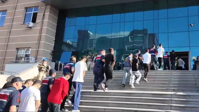 12 ilde organize suç örgütlerine operasyon: 74 şüpheli tutuklandı haber görseli