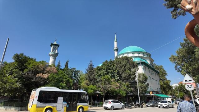 İnegöl'de asırlık minare mübadele hatırasını saat kulesi olarak yaşatıyor