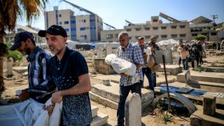 İsrail'in Gazze'ye saldırısında yaşamını yitiren 6 Filistinli son yolculuğuna uğurlandı