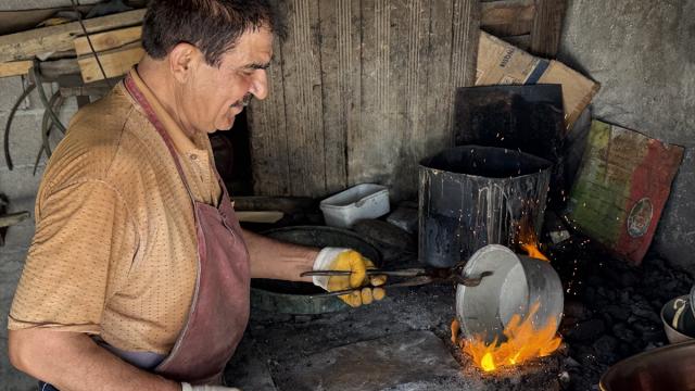 Usta kalaycı 55 yıldır ateş başında mesai yapıyor