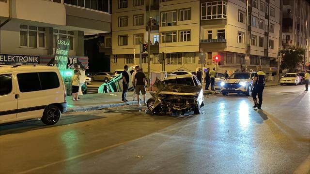 Kayseri'de polis aracının karıştığı kazada 3 kişi yaralandı haber görseli