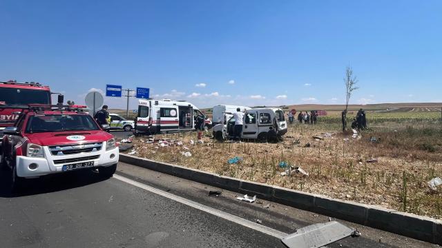 Tekirdağ'da kamyon ile hafif ticari araç çarpıştı: 2 ölü, 3 yaralı haber görseli
