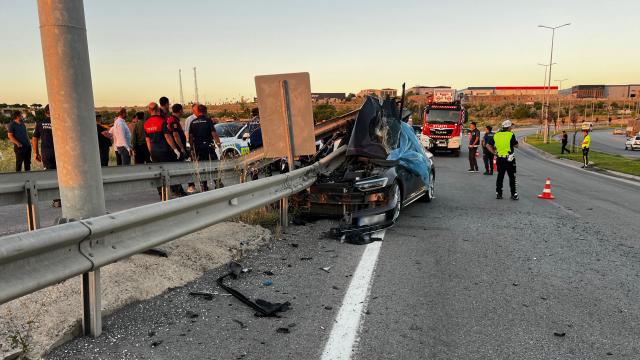 Kayseri'de düğün konvoyunda kaza: 1 kişi öldü, 4 kişi yaralandı haber görseli