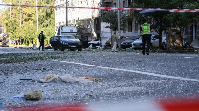 Sirenler susmuyor, diplomasi durmuyor haber görseli