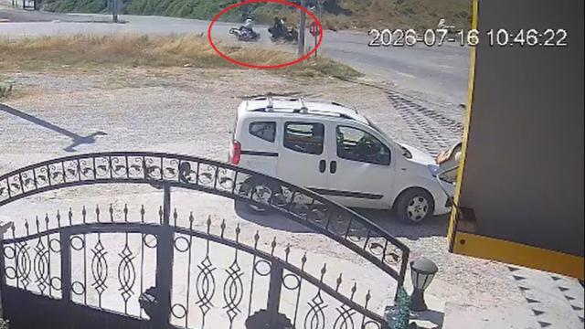 Yalova'da 2 motosikletin karıştığı kazada karı koca öldü, 1 çocuk yaralandı haber görseli