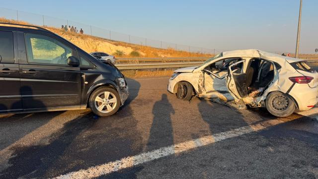 Şanlıurfa'da otomobil ile minibüs çarpıştı: Ölü ve yaralılar var haber görseli