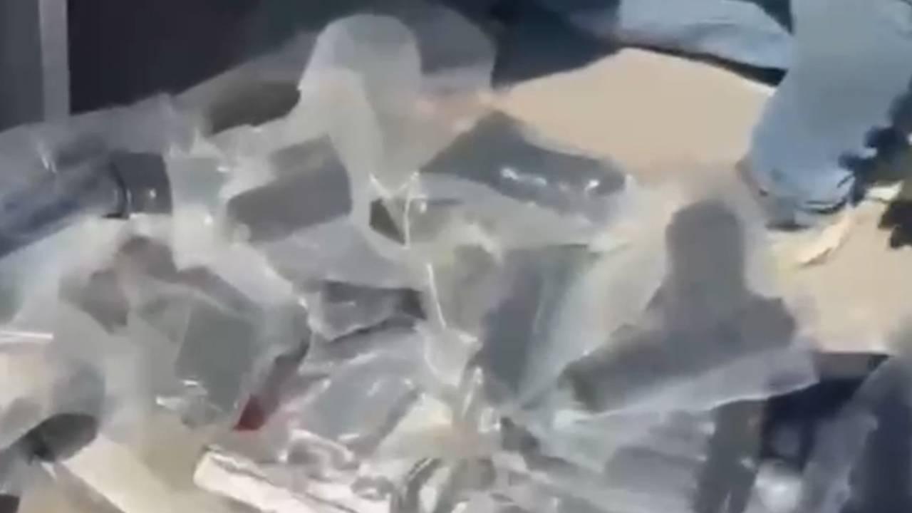İstanbul’da yolcu otobüsünde 120 silah ele geçirildi