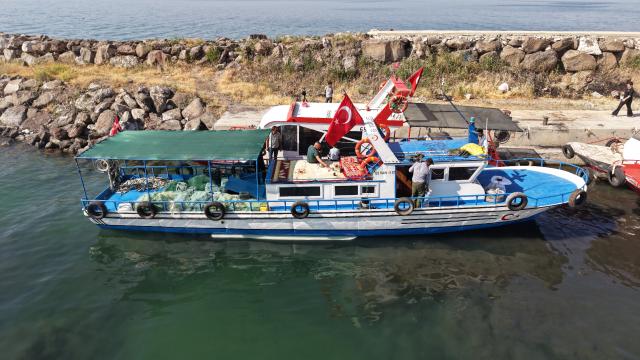 Van Gölü'nde inci kefali avı başladı haber görseli