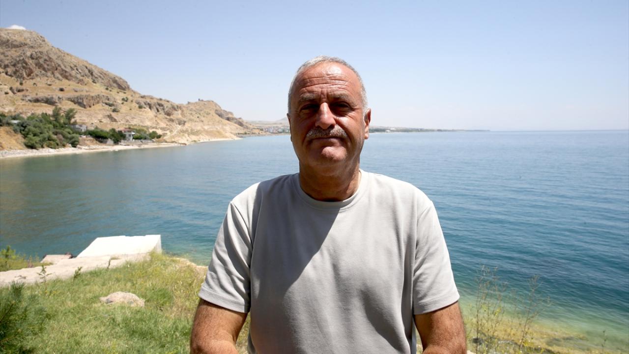"Eğitmen eşliğinde Van Gölü`nde 37 metreye kadar eğitim dalışı yapabiliyoruz"
