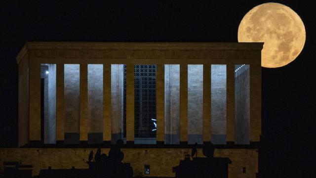Dolunay Ankara semalarını aydınlattı