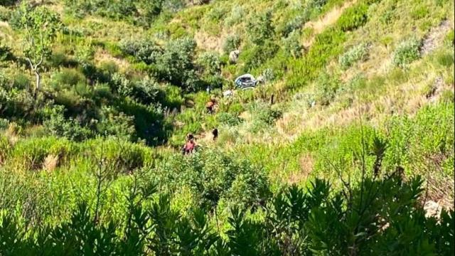 Antalya'da kontrolden çıkan araç uçuruma yuvarlandı: 5 ölü, 2 yaralı haber görseli