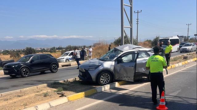 Balıkesir'de kamyon ile otomobil çarpıştı: 1 ölü haber görseli