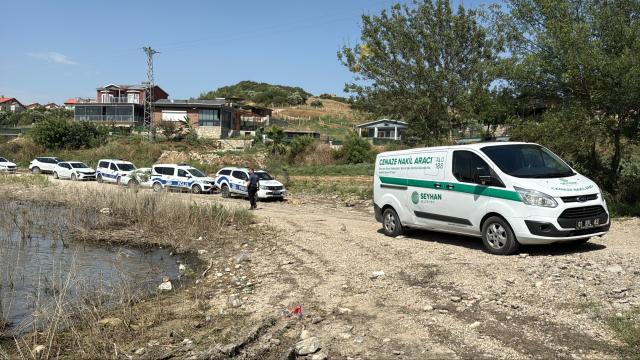 Adana'da kızının terliğini almak için baraj gölüne giren kişi boğuldu haber görseli