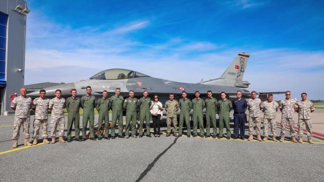 Türk F16'ları NATO Geliştirilmiş Hava Polisliği Blok72 nöbetini devraldı haber görseli