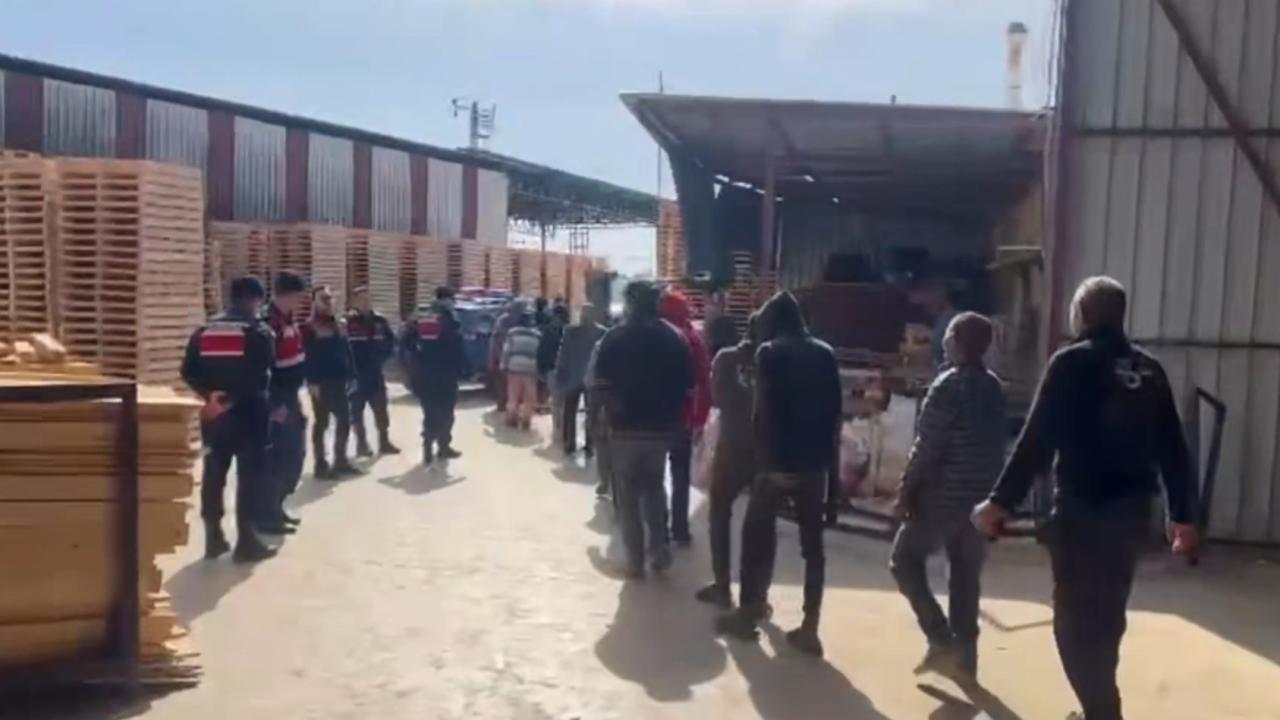 Göçmen kaçakçılarına 31 ilde eş zamanlı operasyon