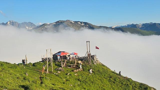 Bulutların üzerindeki yayla: Huser