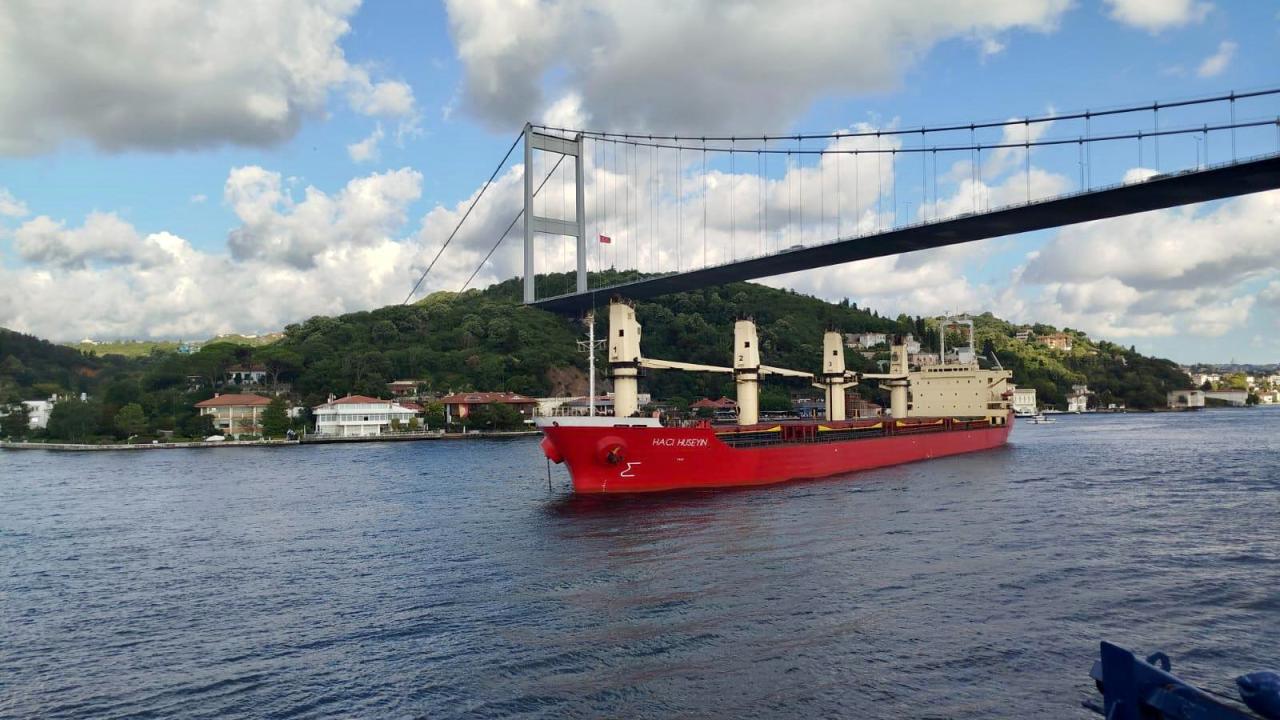 İstanbul Boğazı’nda gemi trafiği askıya alındı