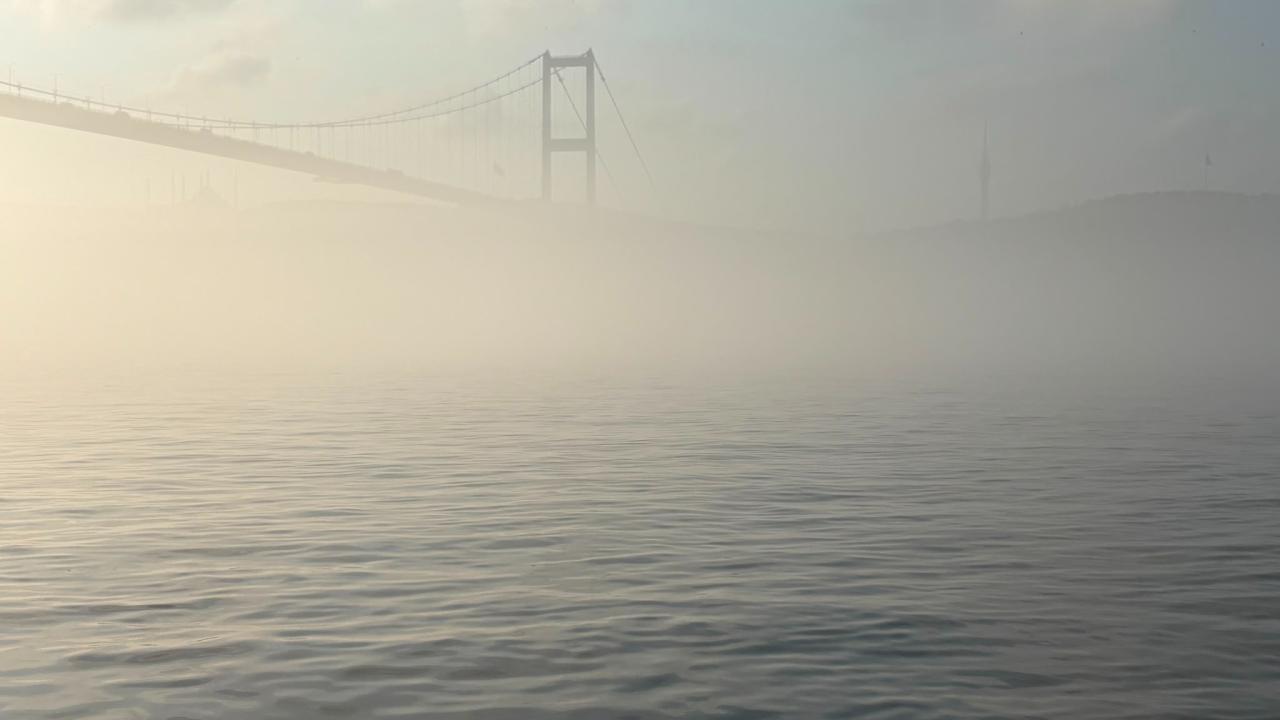İstanbul’da yoğun sis: Boğaz trafiği durdu