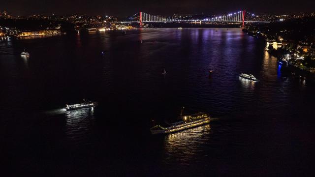 İstanbul'un tarihi güzellikleri mehtap turuyla keşfediliyor