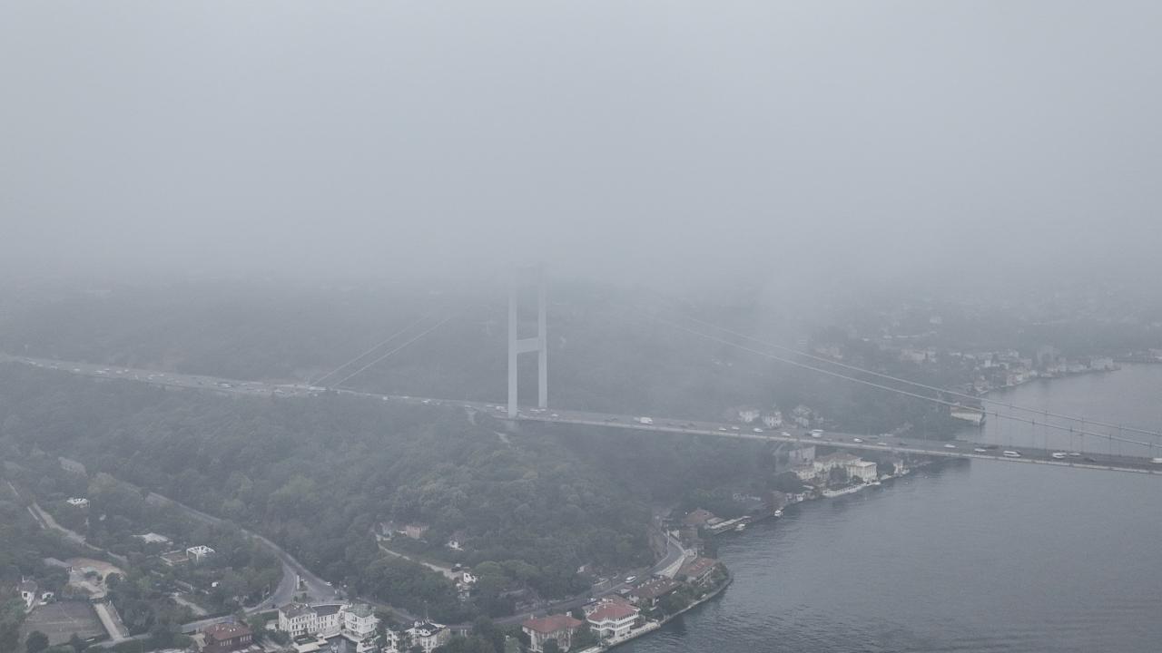 İstanbul Boğazı’nı yoğun sis kapladı