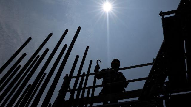 Japonya'da şirketler aşırı sıcaklar nedeniyle çalışma saatlerini azaltmaya başladı haber görseli