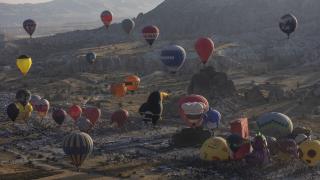 Kapadokya semaları figürlü balonlarla renklendi