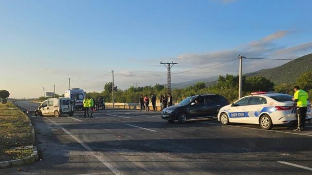 Afyonkarahisar'da feci kaza: 1 ölü, 5 yaralı haber görseli