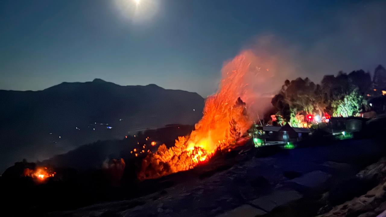 Antalya Kumluca'daki orman yangınına müdahale ediliyor