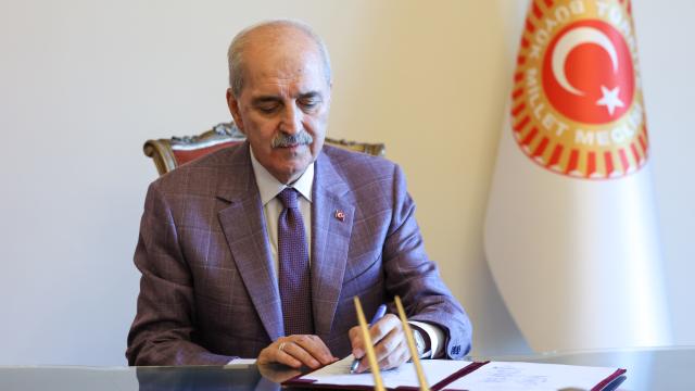 TBMM Başkanı Kurtulmuş, Milli Dayanışma ve Toplumsal Bütünleşmenin Güçlendirilmesine Dair Kanun Teklifini imzaladı haber görseli
