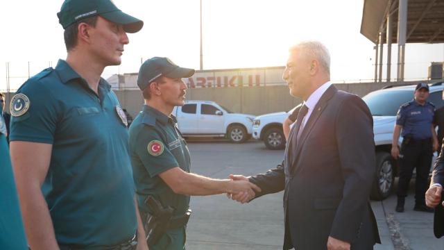 Ticaret Bakanı Bolat, Habur Sınır Kapısı'nı ziyaret etti haber görseli