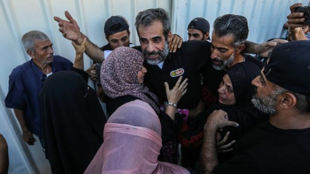 İsrail, Gazze'den alıkoyduğu 60 Filistinli esiri serbest bıraktı