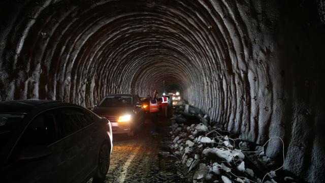 Tatvan Çevre Yolu'nun gelecek yıl tamamlanması hedefleniyor haber görseli