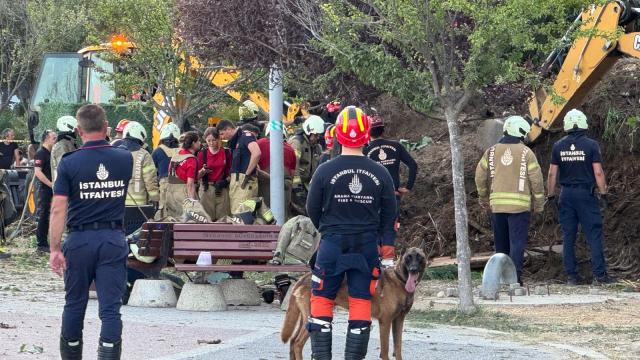 Büyükçekmece'de toprak kayması meydana geldi haber görseli