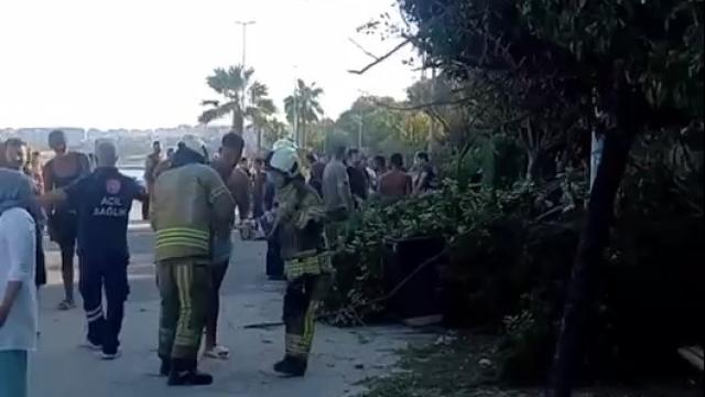 Büyükçekmece'de toprak kayması haber görseli