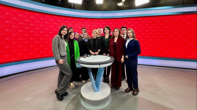 Spikerlik ve sunuculuk yolculuğu ağustosta da devam ediyor haber görseli