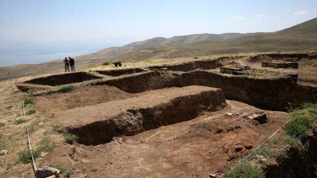 Urartu'nun izleri Kef Kalesi'ndeki kazılarda gün yüzüne çıkıyor