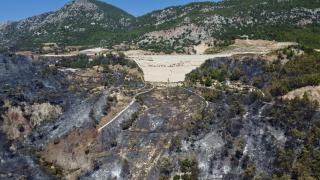 Antalya'daki yangında zarar gören evler havadan görüntülendi