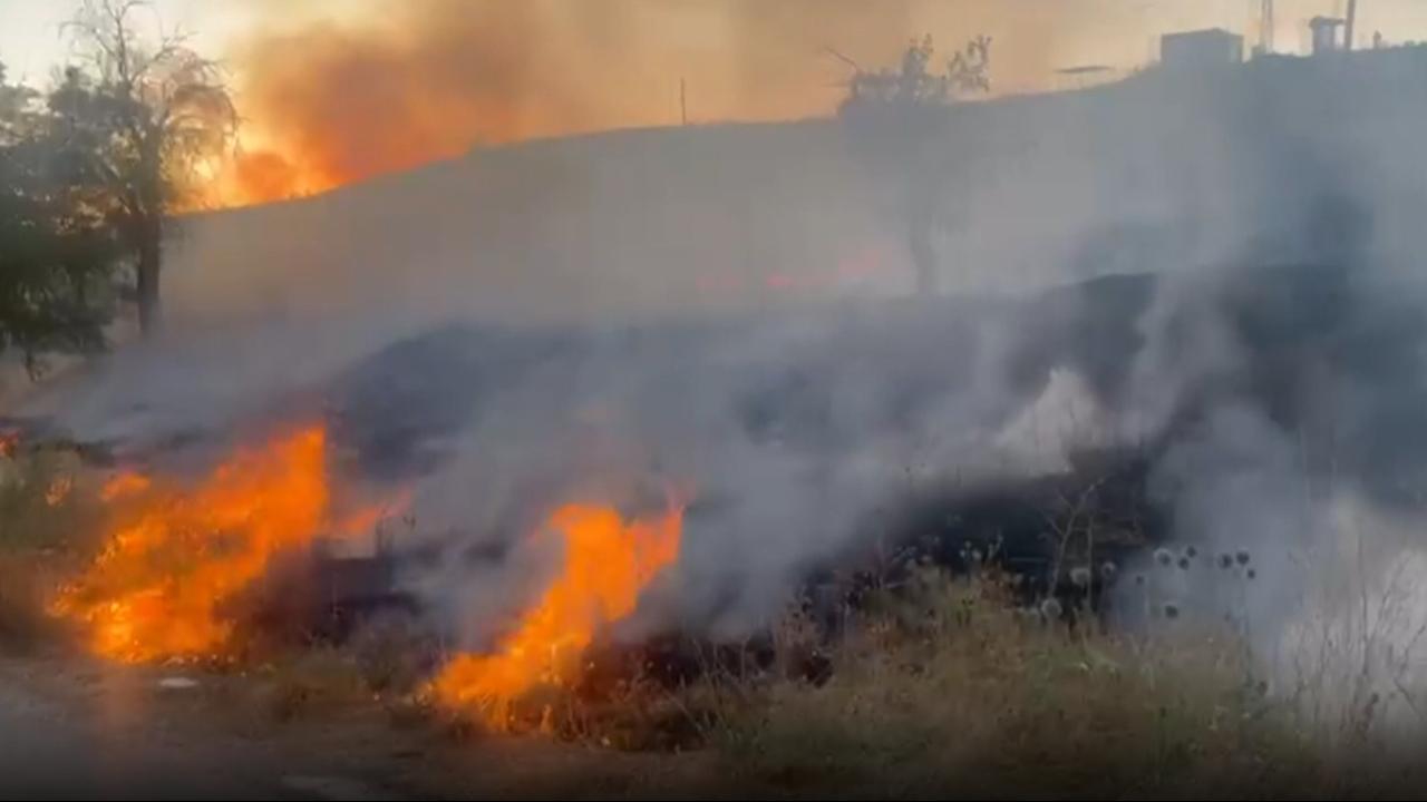 Mangal ateşi çadır, baraka ve iki motosikleti küle çevirdi
