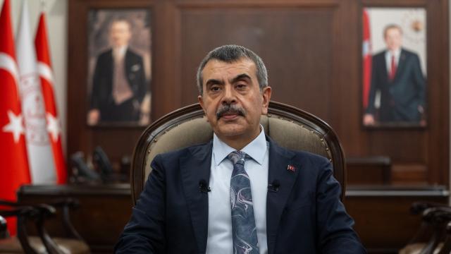 Bakan Tekin: Çocuklarımızın uluslararası arenada rekabet ederken güçlü olmasını istiyoruz haber görseli