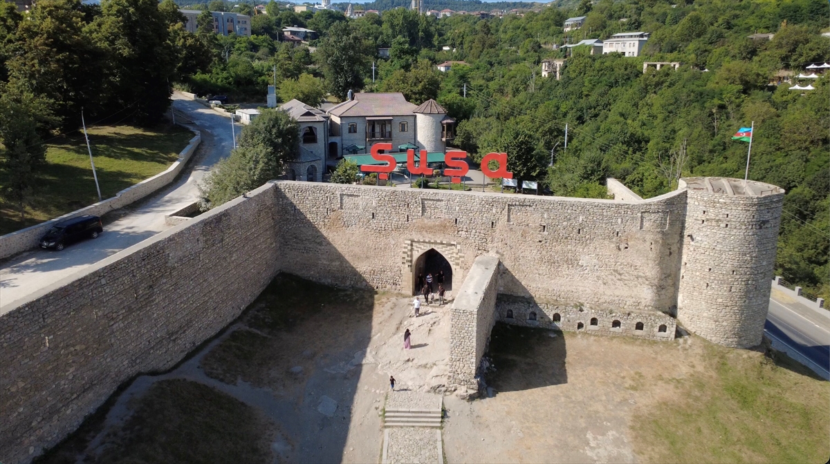Tescilli eserlerin önemli bir bölümü, kapsamlı restorasyon projeleriyle aslına uygun yeniden inşa edildi