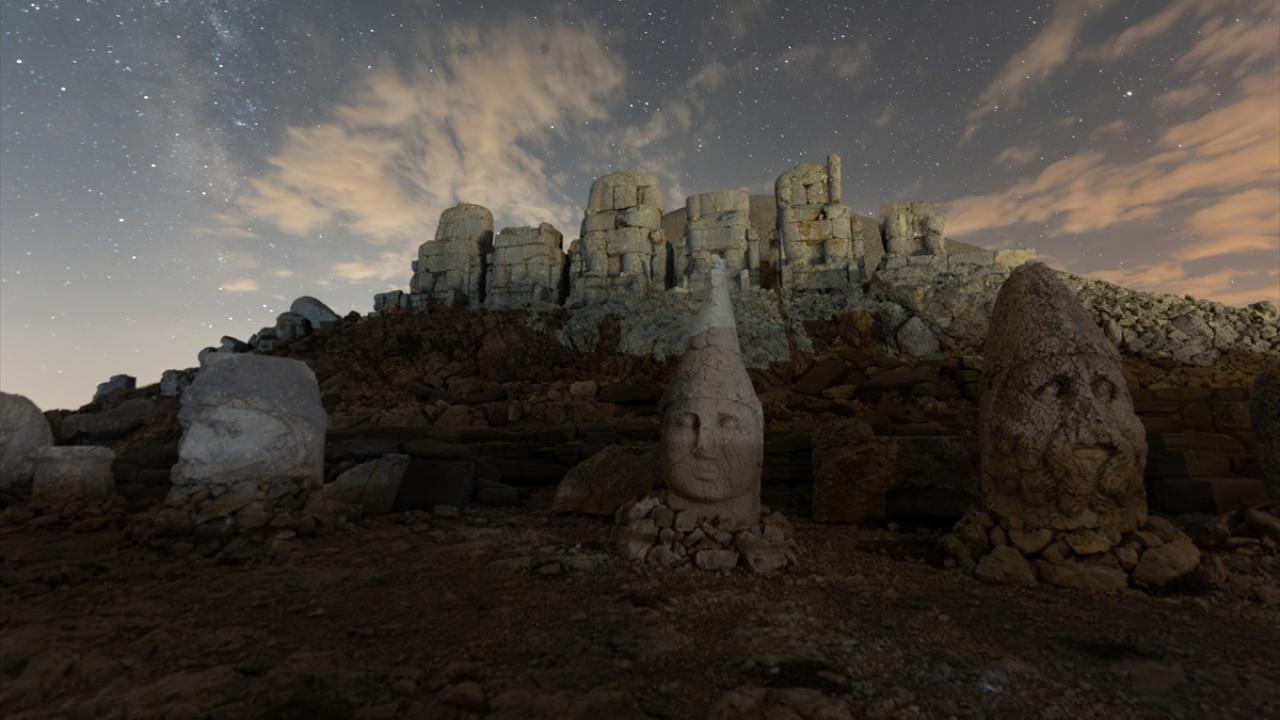 Nemrut Dağı Ören Yeri`nde Perseid meteor yağmuru gözlemlendi