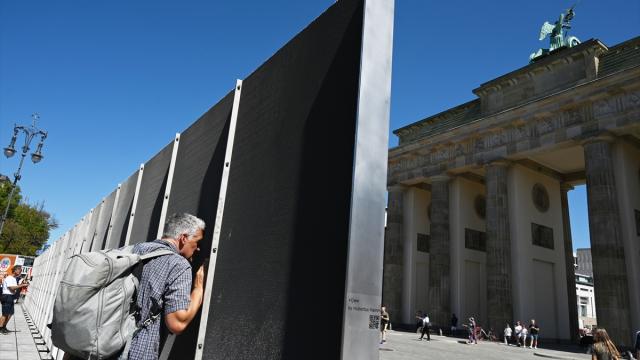 Berlin Duvarı'nın inşasının üzerinden 65 yıl geçti