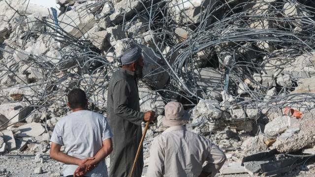 İsrail ordusu Beytüllahim'de Filistinlilere ait üç katlı binayı yıktı