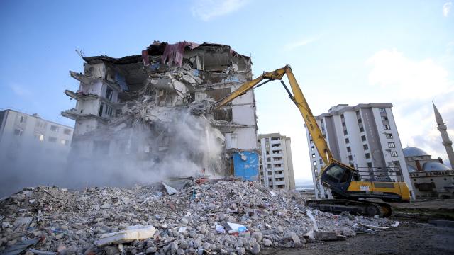 Yüksek binaların yıkımıyla ilgili yeni kurallar geldi haber görseli