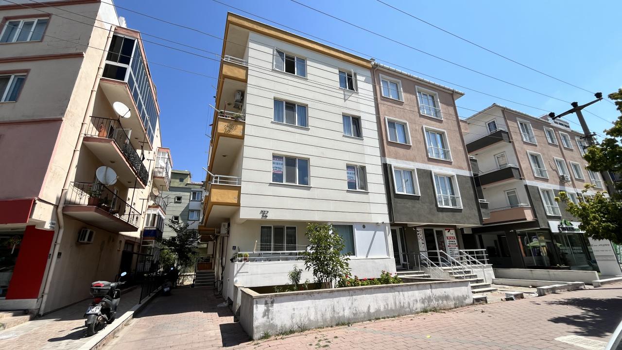 Çanakkale’de binadaki ilaçlamadan zehirlendiği öne sürülen çocuk öldü, anne yoğun bakımda