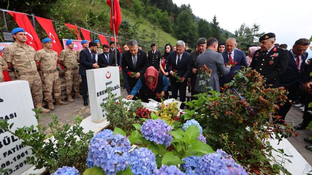 9 yıl önce şehadete kavuşan Eren Bülbül kabri başında anıldı