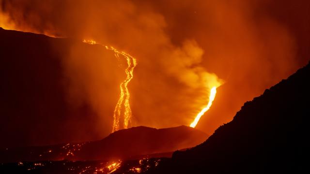 Etna Yanardağı'nın patlayıcı evresi devam ediyor