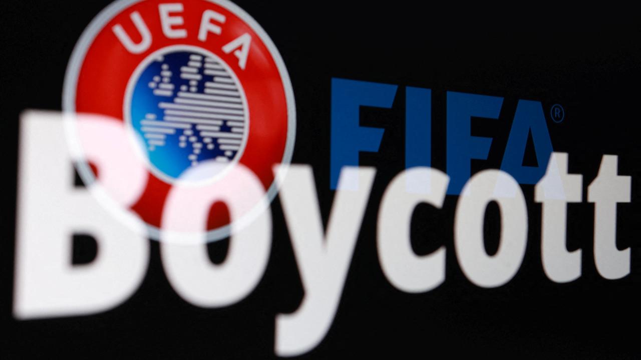 UEFA, FIFA organizasyonlarını boykot kararından geri adım atmadı.